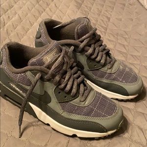 worn a couple of times in very good condition